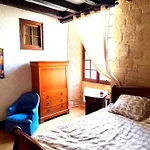 Demeure Du Xiiie-xive S. Dans La Cité Médiévale.