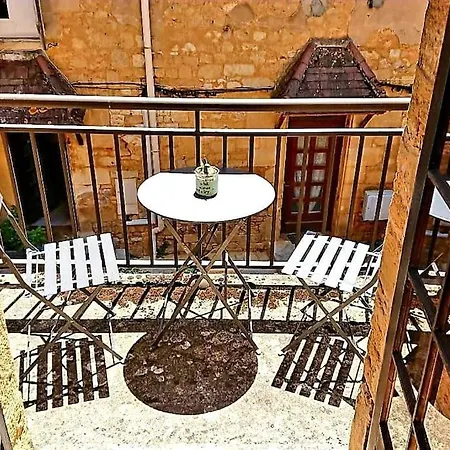 Demeure Du Xiiie-xive S. Dans La Cite Medievale.