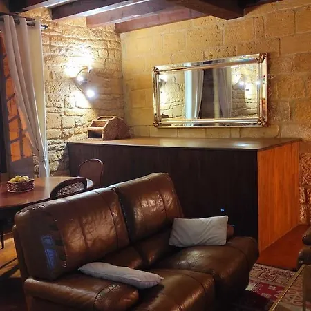 Tatil Evi Demeure Du Xiiie-xive S. Dans La Cite Medievale. *