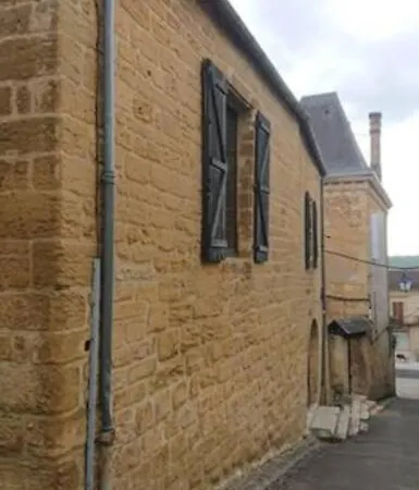 Demeure Du Xiiie-xive S. Dans La Cite Medievale. *