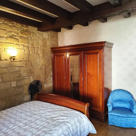 Demeure Du Xiiie-xive S. Dans La Cite Medievale. *