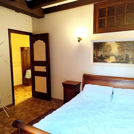 Tatil Evi Demeure Du Xiiie-xive S. Dans La Cite Medievale. *