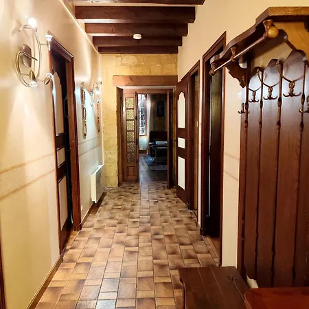 Demeure Du Xiiie-xive S. Dans La Cite Medievale. *