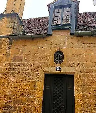 Demeure Du Xiiie-xive S. Dans La Cite Medievale. *