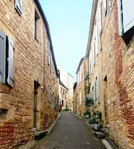 Demeure Du Xiiie-xive S. Dans La Cite Medievale. Дом отдыха Гурдон-ан-Керси