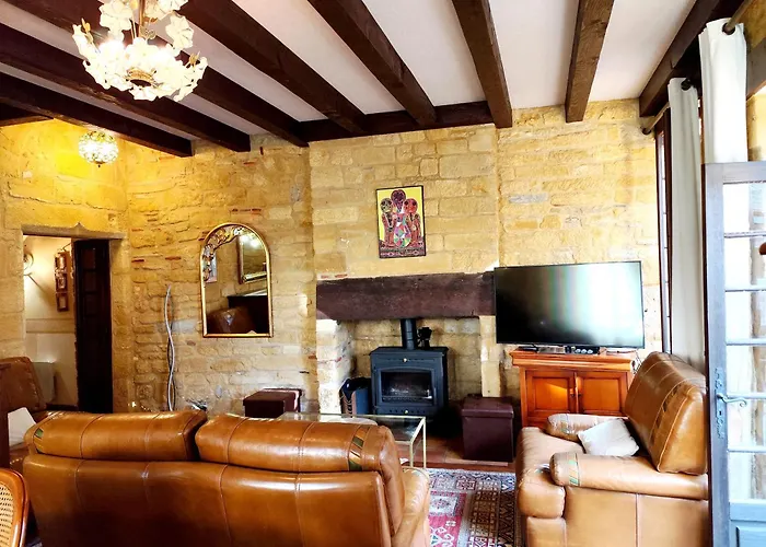 Demeure Du Xiiie-xive S. Dans La Cite Medievale.