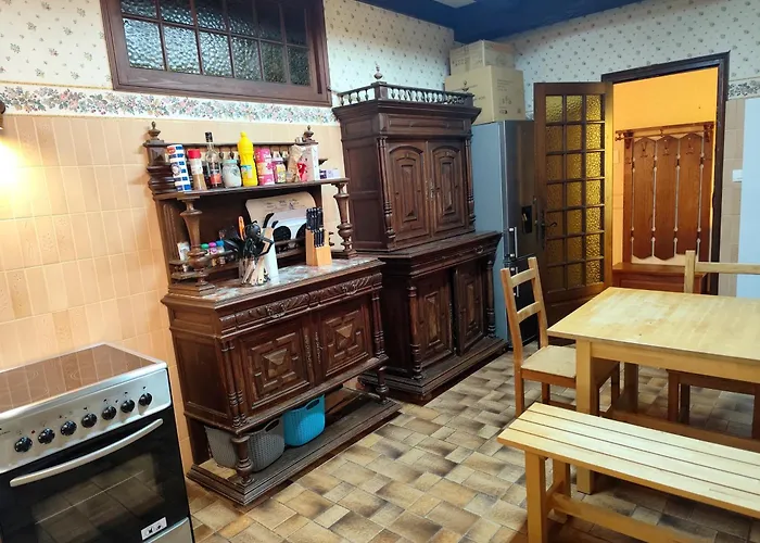 Demeure Du Xiiie-xive S. Dans La Cite Medievale. Дом отдыха *