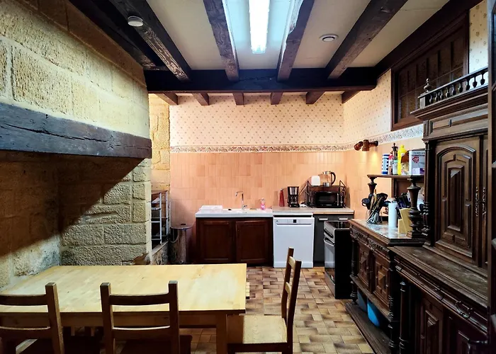 Demeure Du Xiiie-xive S. Dans La Cite Medievale. Гурдон-ан-Керси